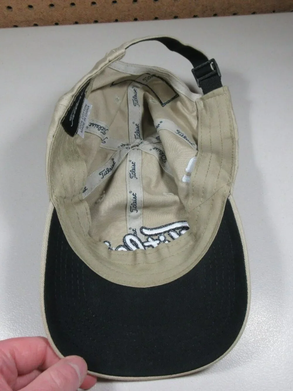 Titleist mens beige white black FJ FootJoy strapback golf hat OS EUC